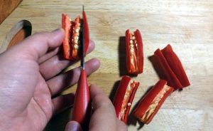 Hướng dẫn chi tiết cách trồng ớt bằng hạt tại nhà